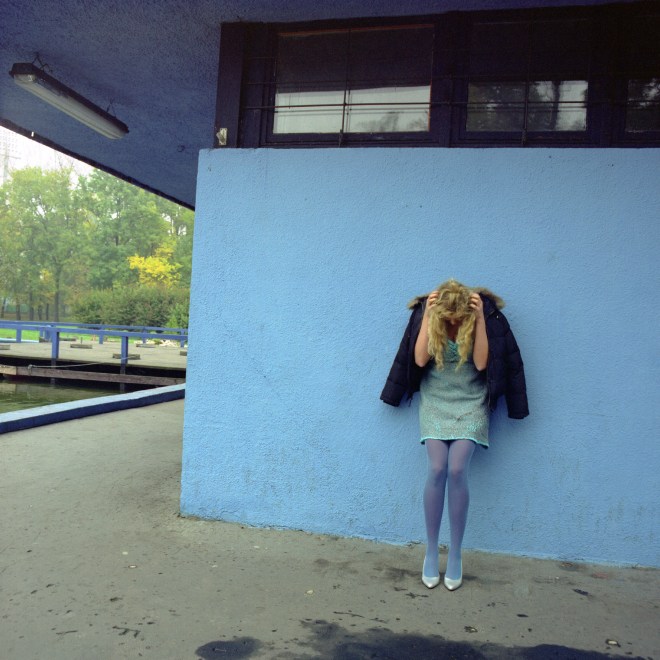 Sylwia Kowalczyk Chicas Blue wall